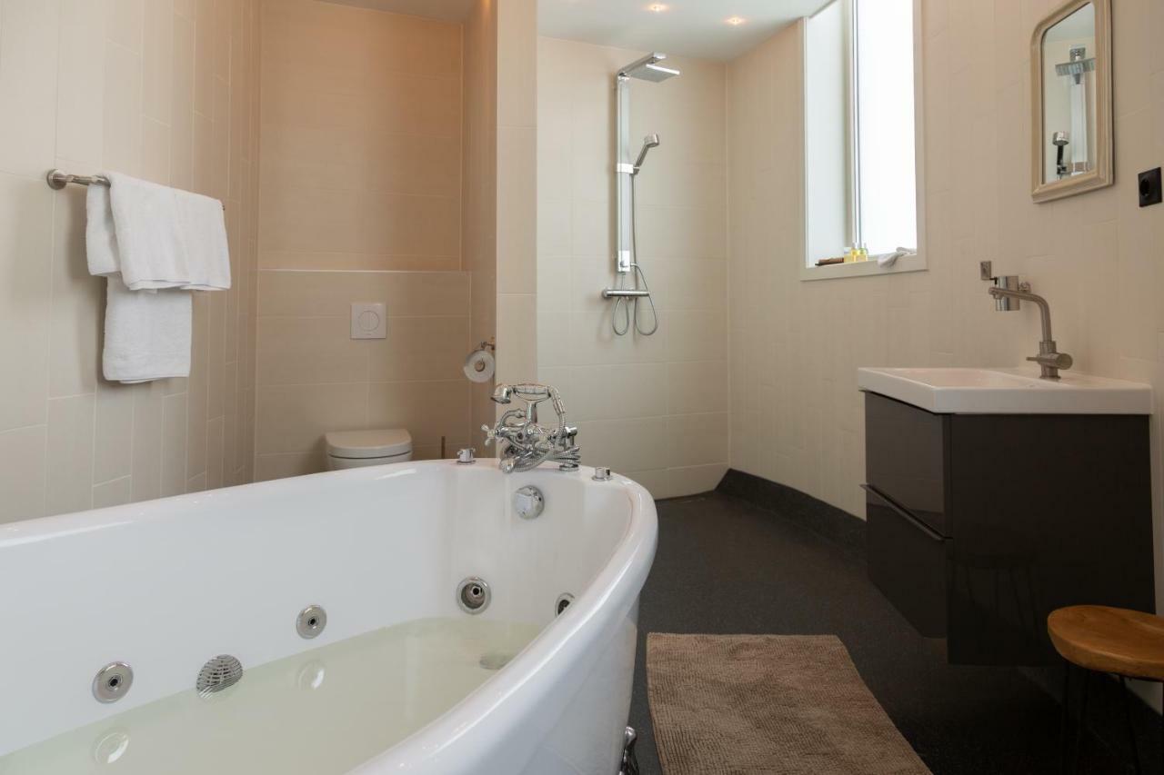 Watertorenhotel Nes Bagian luar foto