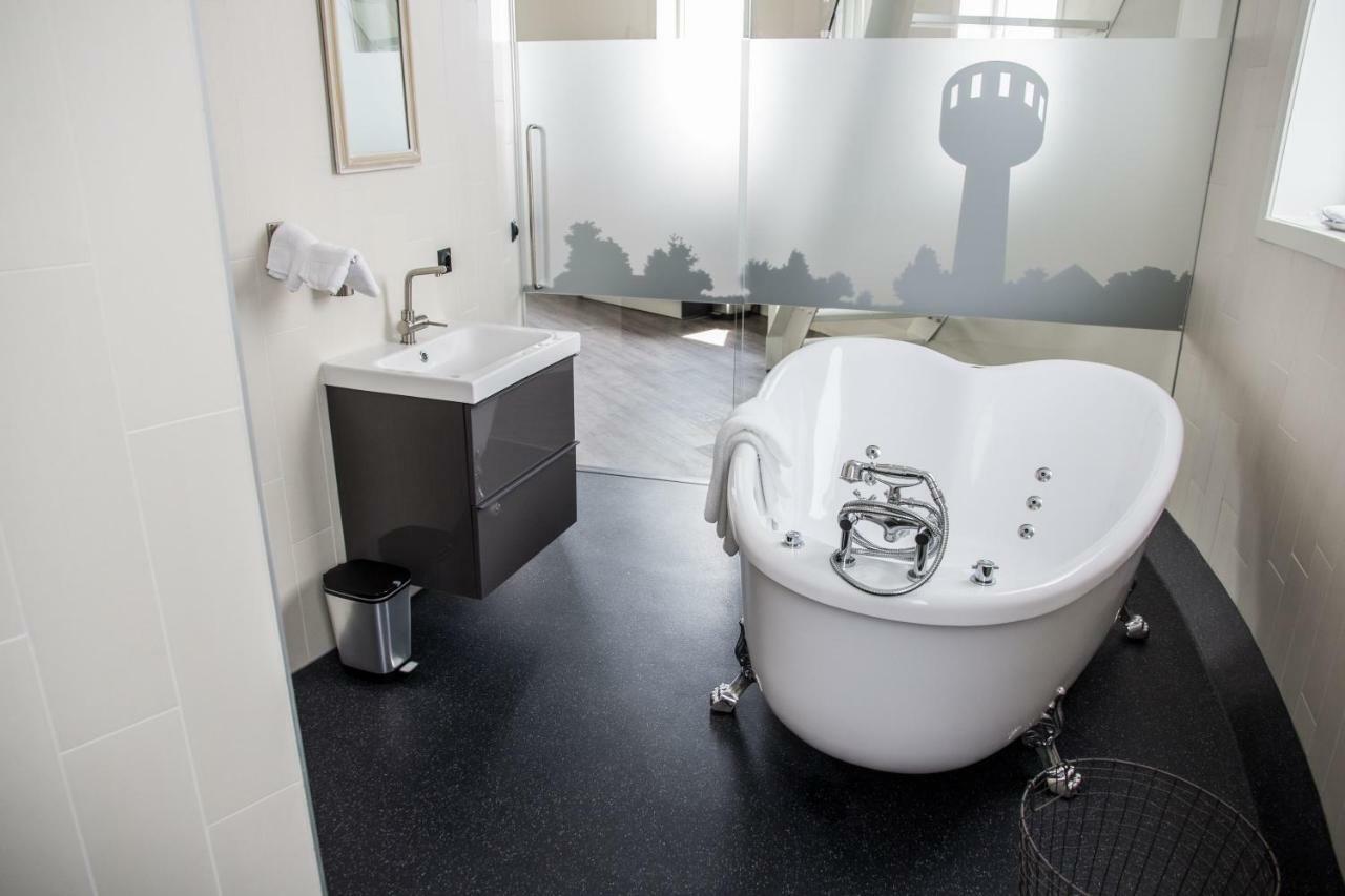 Watertorenhotel Nes Bagian luar foto