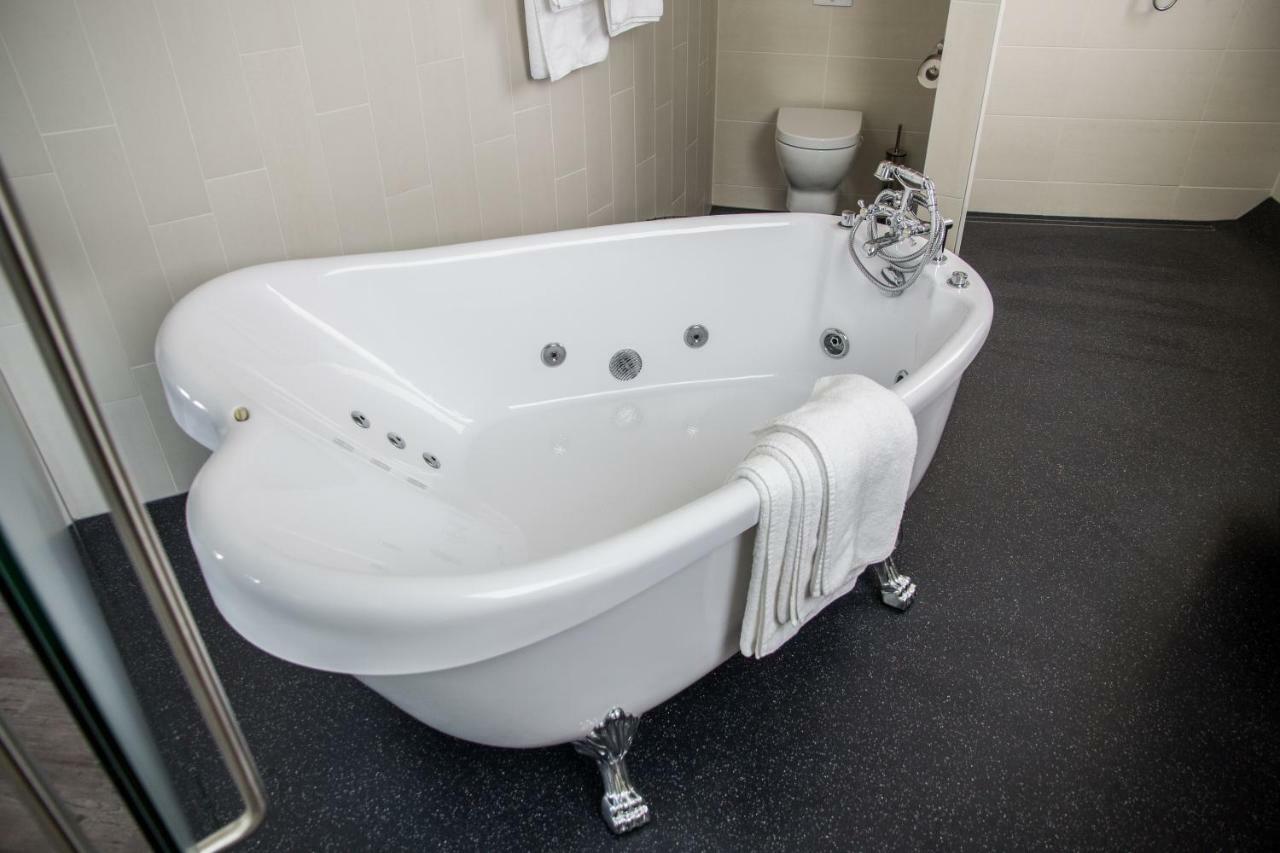 Watertorenhotel Nes Bagian luar foto